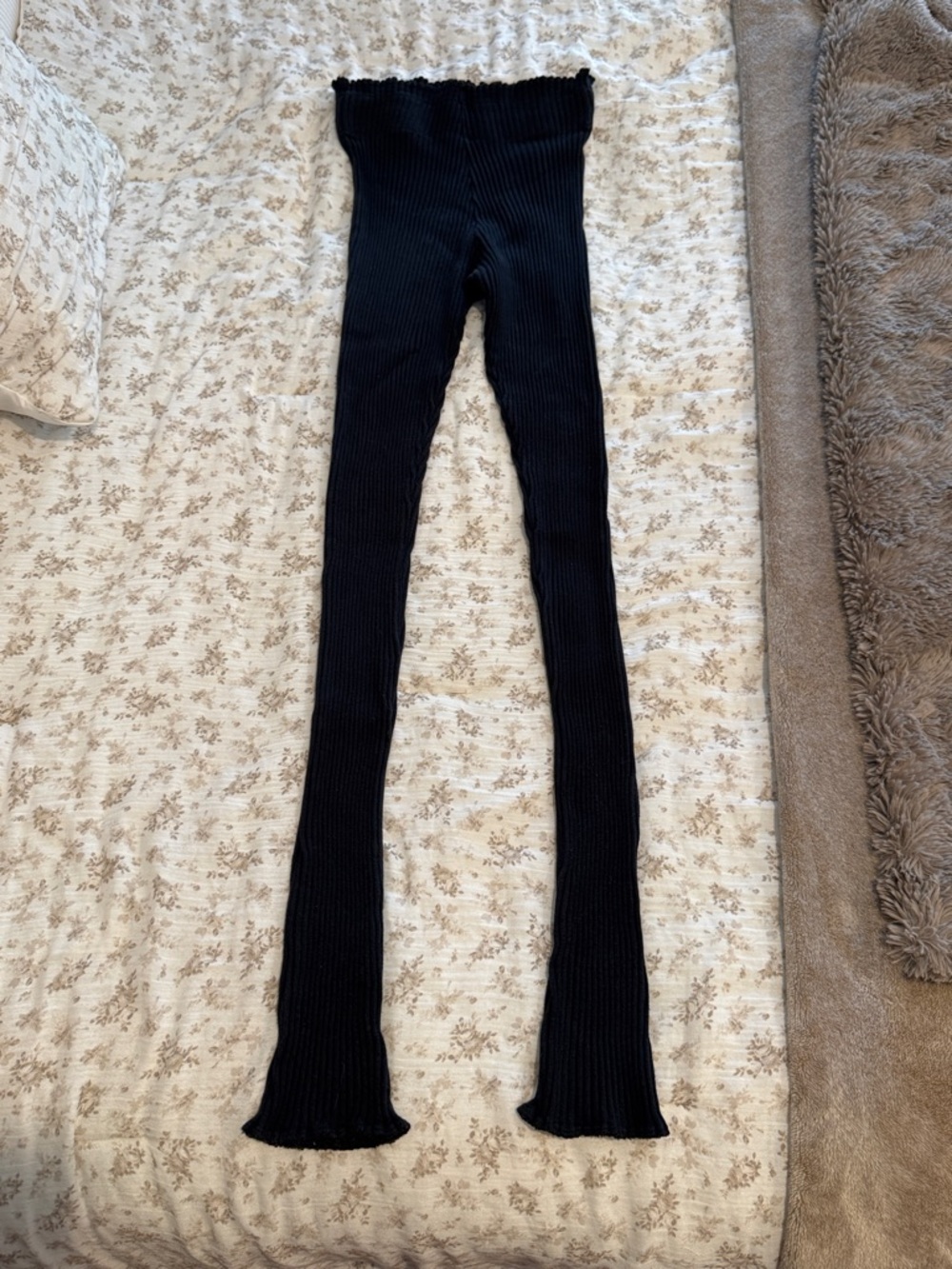 AREYOUAMI Ribbed Off-Shoulder Crop Top and Pants Set - Black - Picture 3 of 6
